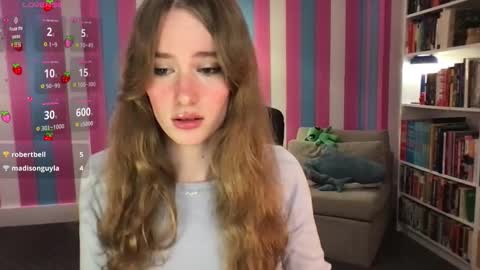 Snapshot of eviecam chatting on 12.18.25 Evie3 online show from 12.18.25