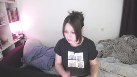 Snapshot of eviecuster chatting on 01.08.25 Im gonna be on in 2 hours online show from 01.08.25