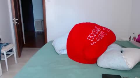 Snapshot of evolett chatting on 12.18.24 ONLYFANS There are legends that in this room all your wishes can come true Private is Open online show from 12.18.24