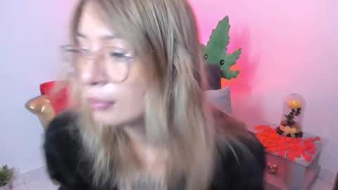 Snapshot of evyei chatting on 12.31.24 evyei online show from 12.31.24