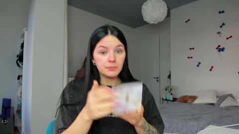 ewelynscott online show from 02.05.26