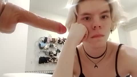 Snapshot of ex1dra06 chatting on 04.04.26 Essa online show from 04.04.26