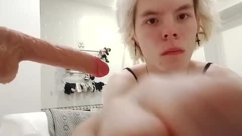 Snapshot of ex1dra06 chatting on 04.08.26 Essa online show from 04.08.26