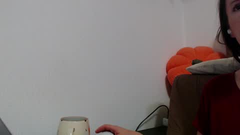 Snapshot of exclusivemilen chatting on 12.12.24 ExclusiveMilen online show from 12.12.24