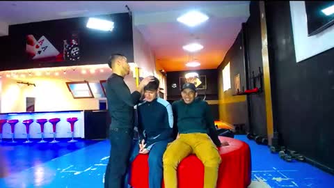 extrangers online show from 09.22.25