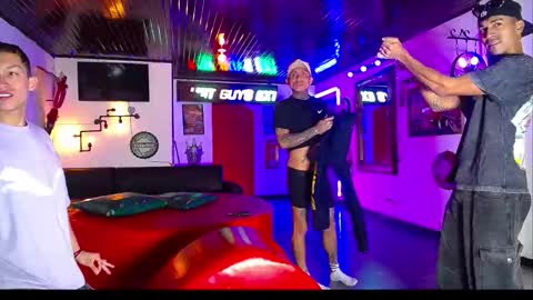 Snapshot of extrangers chatting on 02.22.26 extrangers online show from 02.22.26