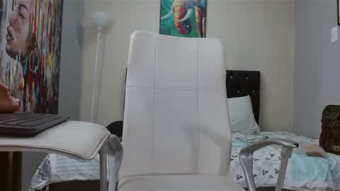 Snapshot of extrella_latina22 chatting on 12.31.24 extrella_latina22 online show from 12.31.24