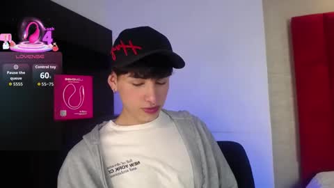 Snapshot of ezra_storm chatting on 09.20.25 Juan online show from 09.20.25