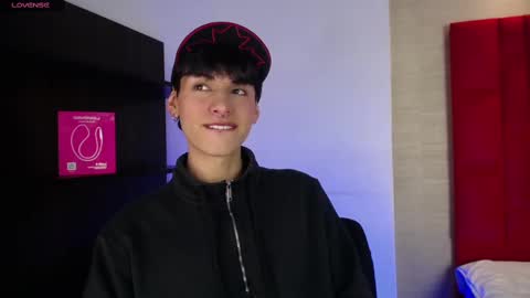 Snapshot of ezra_storm chatting on 10.03.25 Juan online show from 10.03.25