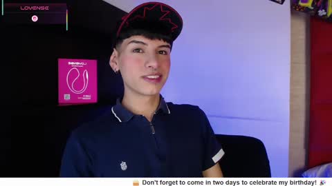 Snapshot of ezra_storm chatting on 10.09.25 Juan online show from 10.09.25