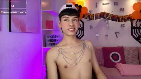 Snapshot of ezra_storm chatting on 10.23.25 Juan online show from 10.23.25