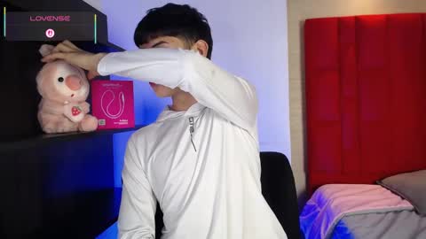 Snapshot of ezra_storm chatting on 10.24.25 Juan online show from 10.24.25