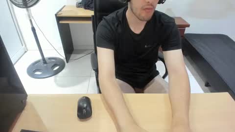 Snapshot of ezzeq chatting on 01.09.25 Ezzeq online show from 01.09.25