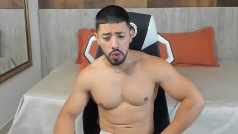 Ezzio Scolaro online show from 09.18.25