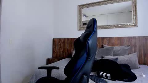 Ezzio Scolaro online show from 10.20.25