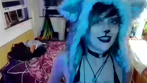 Snapshot of faewildflower chatting on 10.13.25 faewildflower online show from 10.13.25