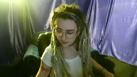 Snapshot of faexoxoxo chatting on 11.08.25 Fae online show from 11.08.25