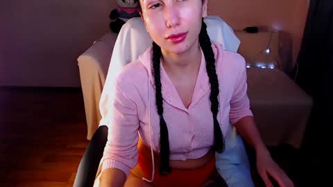 Snapshot of fairy_elli_hot chatting on 12.13.24 Elli online show from 12.13.24