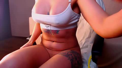 Snapshot of fairy_elli_hot chatting on 02.25.25 Elli online show from 02.25.25