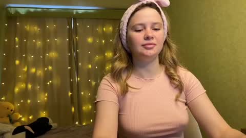 Snapshot of fairyilona chatting on 12.25.24 Ilona online show from 12.25.24