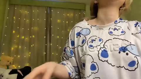 Snapshot of fairyilona chatting on 12.25.24 Ilona online show from 12.25.24