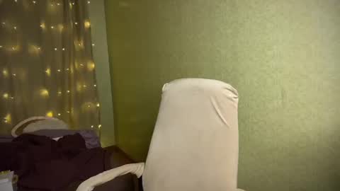 Snapshot of fairyilona chatting on 01.10.25 Ilona online show from 01.10.25