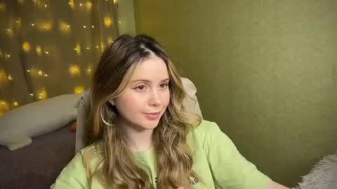 Snapshot of fairyilona chatting on 01.10.25 Ilona online show from 01.10.25