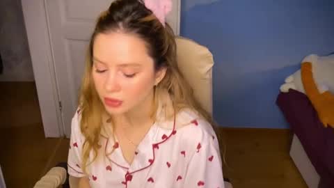 Snapshot of fairyilona chatting on 09.19.25 Ilona online show from 09.19.25