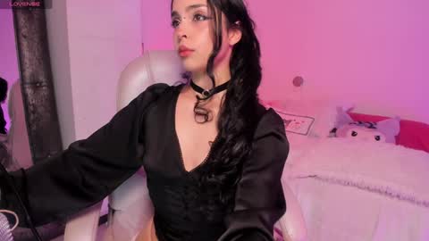 Sara  REMEMBER TO LEAVE A THUMB UP online show from 12.27.24