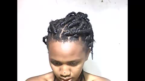 Snapshot of falielyse chatting on 09.17.25 falielyse online show from 09.17.25