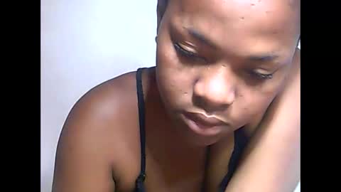 Snapshot of falielyse chatting on 09.18.25 falielyse online show from 09.18.25