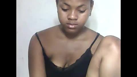 Snapshot of falielyse chatting on 09.18.25 falielyse online show from 09.18.25