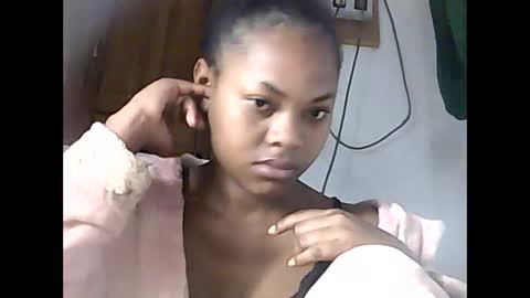 Snapshot of falielyse chatting on 09.20.25 falielyse online show from 09.20.25