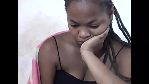 Snapshot of falielyse chatting on 10.02.25 falielyse online show from 10.02.25