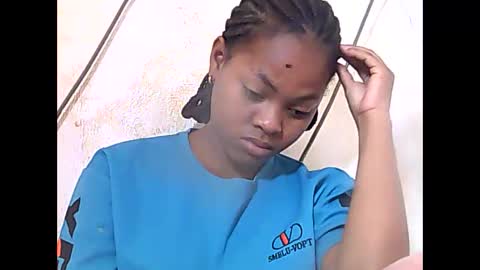 Snapshot of falielyse chatting on 10.09.25 falielyse online show from 10.09.25