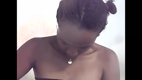 Snapshot of falielyse chatting on 10.15.25 falielyse online show from 10.15.25