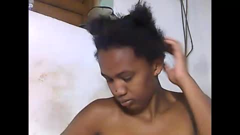 Snapshot of falielyse chatting on 10.26.25 falielyse online show from 10.26.25