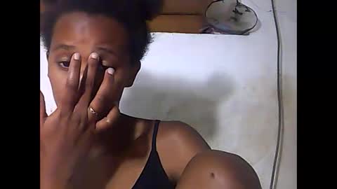 Snapshot of falielyse chatting on 10.27.25 falielyse online show from 10.27.25