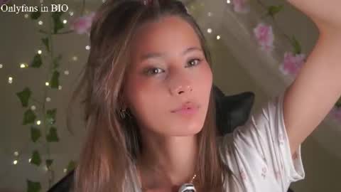 Snapshot of falinecrosthwaite chatting on 06.26.26 Kaori online show from 06.26.26