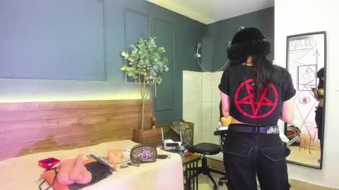 Megan    630  1330 -5 online show from 04.15.26