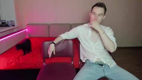 Snapshot of falxss chatting on 10.28.25 falxss online show from 10.28.25