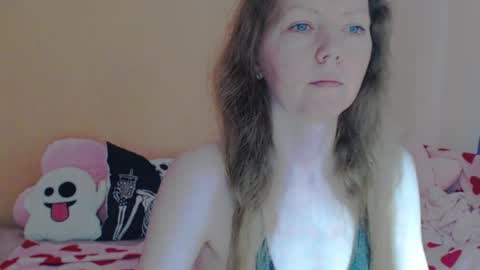 Snapshot of fanatka chatting on 04.05.26 BUNNYGal online show from 04.05.26