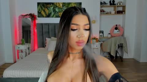 Jennifer online show from 10.06.25