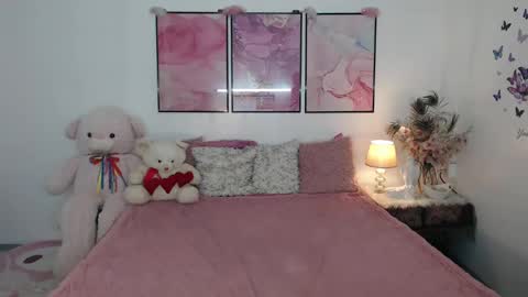 Snapshot of fancylaylaxx chatting on 12.28.24 Layla online show from 12.28.24