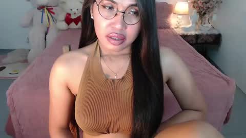 Snapshot of fancylaylaxx chatting on 02.06.25 Layla online show from 02.06.25