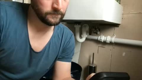 Snapshot of fantacyland chatting on 12.05.25 Alex online show from 12.05.25