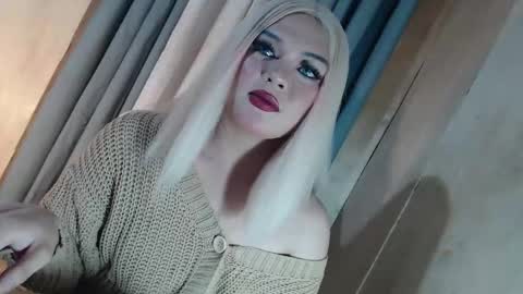 DANIELLA - DONT FORGET TO GIVE ME A THUMBSU UP online show from 05.19.26