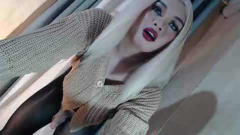 DANIELLA - DONT FORGET TO GIVE ME A THUMBSU UP online show from 05.20.26