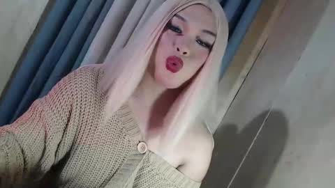 DANIELLA - DONT FORGET TO GIVE ME A THUMBSU UP online show from 05.25.26