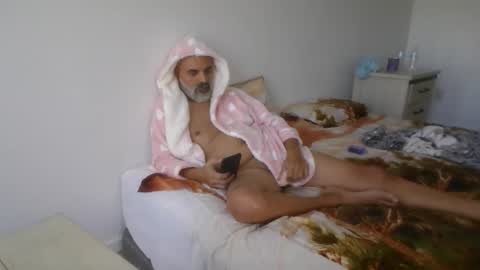 Snapshot of fantazy_island chatting on 11.26.25 mike anglo online show from 11.26.25